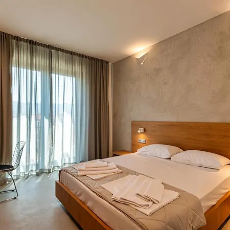 Lucciola Boutique * Budva